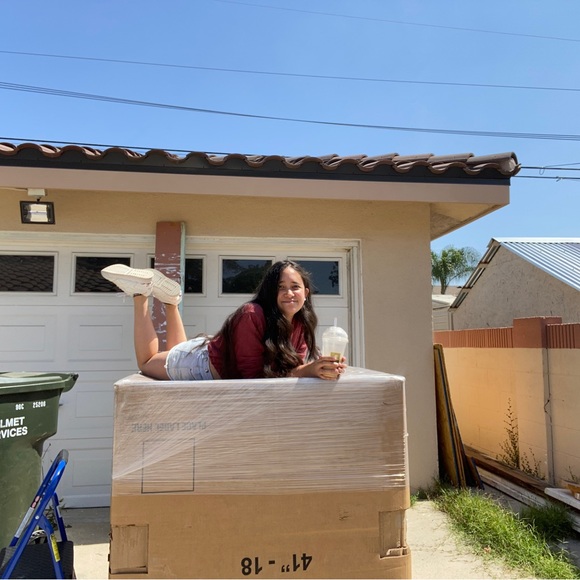 Meet your Posh Ambassador, Emma 💁🏻‍♀️ - Picture 5 of 12